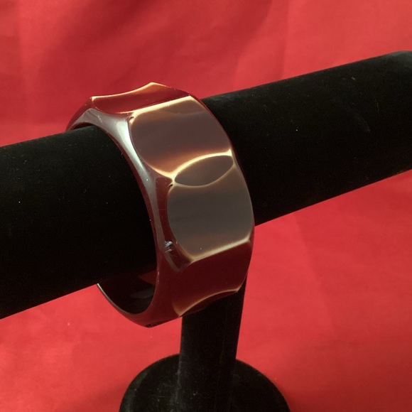 Large Brown and cream plastic bangle - Picture 2 of 11